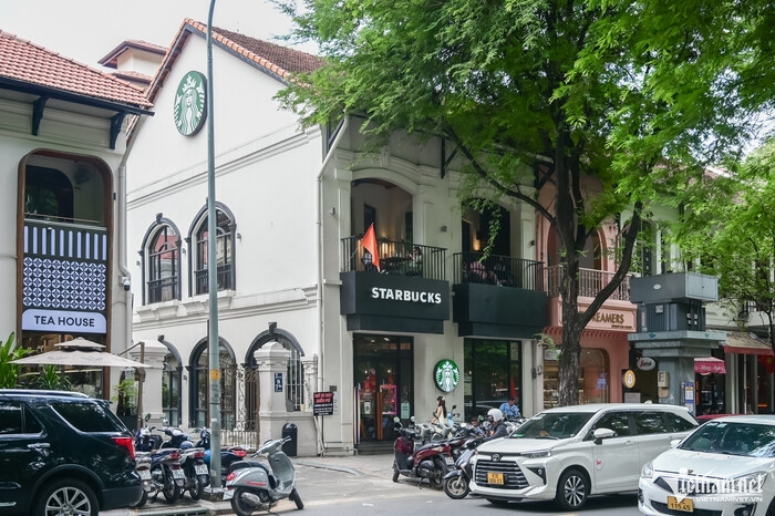 Vì sao Starbucks sẵn sàng chi 700 triệu đồng thuê mặt bằng, dù bán 500 cốc cà phê mỗi ngày vẫn cầm chắc lỗ?