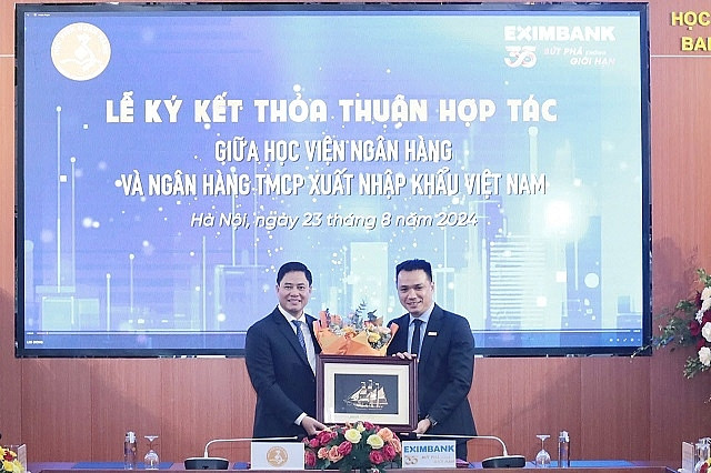 Eximbank (EIB) ký kết hợp tác toàn diện với Học viện Ngân hàng