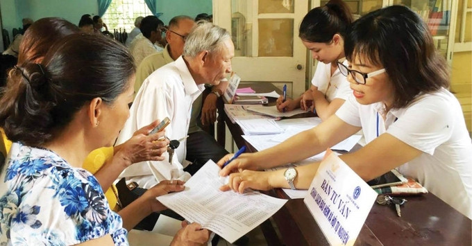 Điều kiện để nghỉ hưu trước tuổi đối với người làm công việc đặc biệt, độc hại và nguy hiểm. Ảnh minh họa