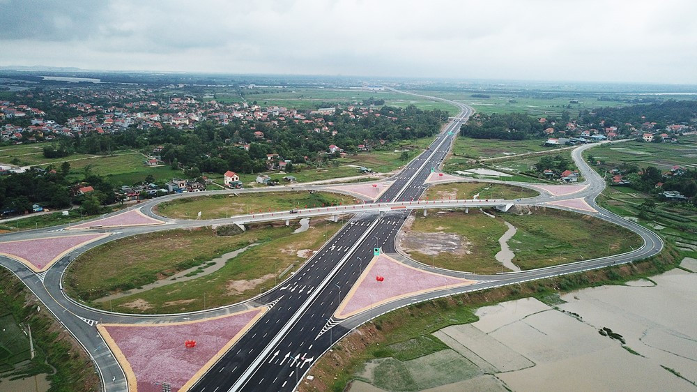 Cao tốc gần 14.000 tỷ đắt nhất Việt Nam chỉ dài chưa đến 25km, có 'siêu' cầu dây văng với dây cáp nặng 800 tấn - ảnh 1