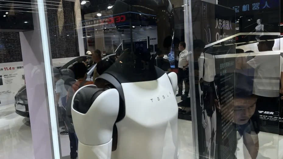 Robot hình người của Tesla chật vật giữa 'rừng robot' tại Bắc Kinh, giấc mộng thống trị của Elon Musk liệu có khả thi? - ảnh 1