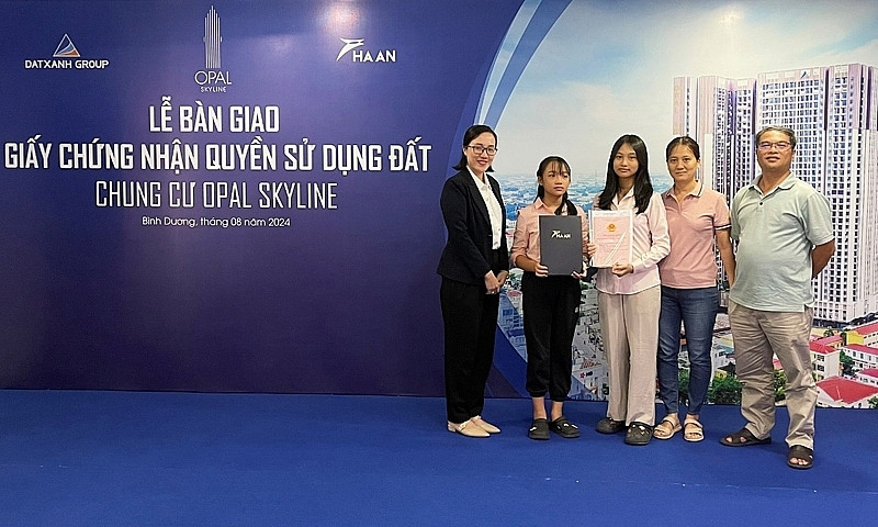 Một công ty con của Đất Xanh (DXG) vừa bàn giao 600 trăm sổ hồng cho cư dân