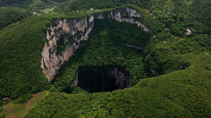 Hố Xiaozhai Tiankeng - Hố sụt sâu nhất thế giới (Ảnh: Internet)