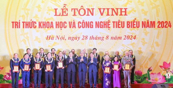 Trong bối cảnh toàn cầu hóa, Chủ tịch Quốc hội khẳng định, Đảng và Nhà nước luôn đặt niềm tin và trách nhiệm vào việc xây dựng một đội ngũ trí thức mạnh mẽ, phát triển bền vững. Ảnh: Báo Tạp chí Giao thông vận tải