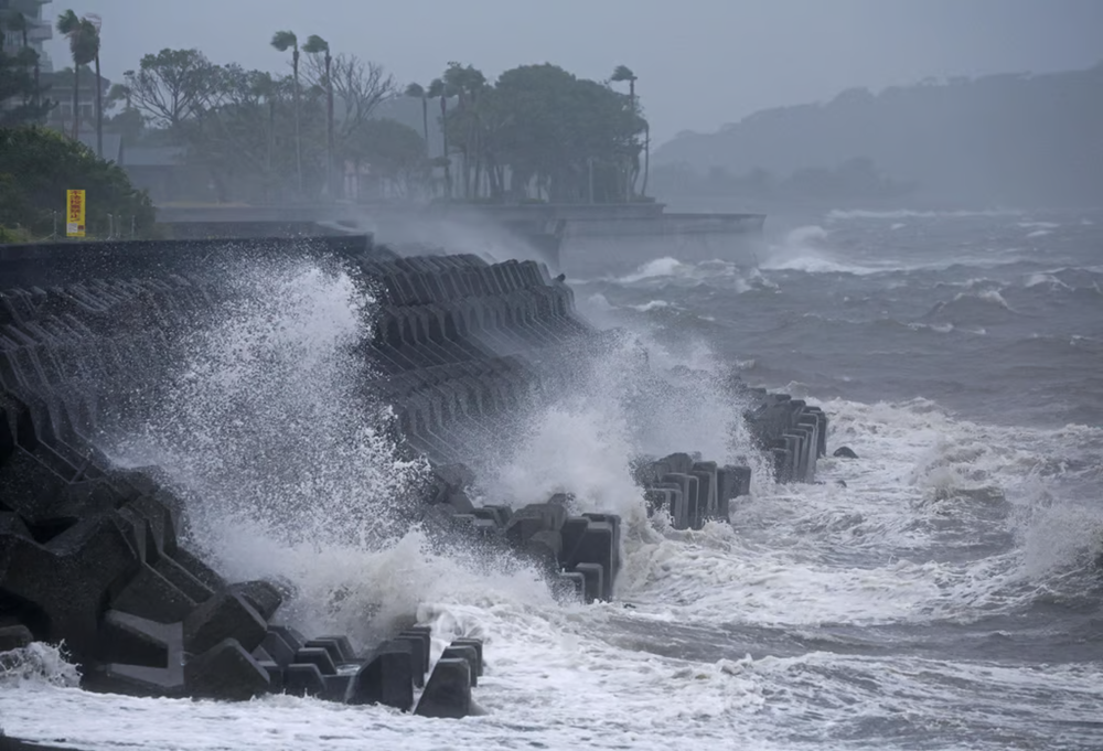 Bão Shanshan đổ bộ vào Nhật Bản: Gió giật 252km/h, mưa lớn và mất điện ở nhiều nơi, Toyota đóng cửa toàn bộ nhà máy - ảnh 3