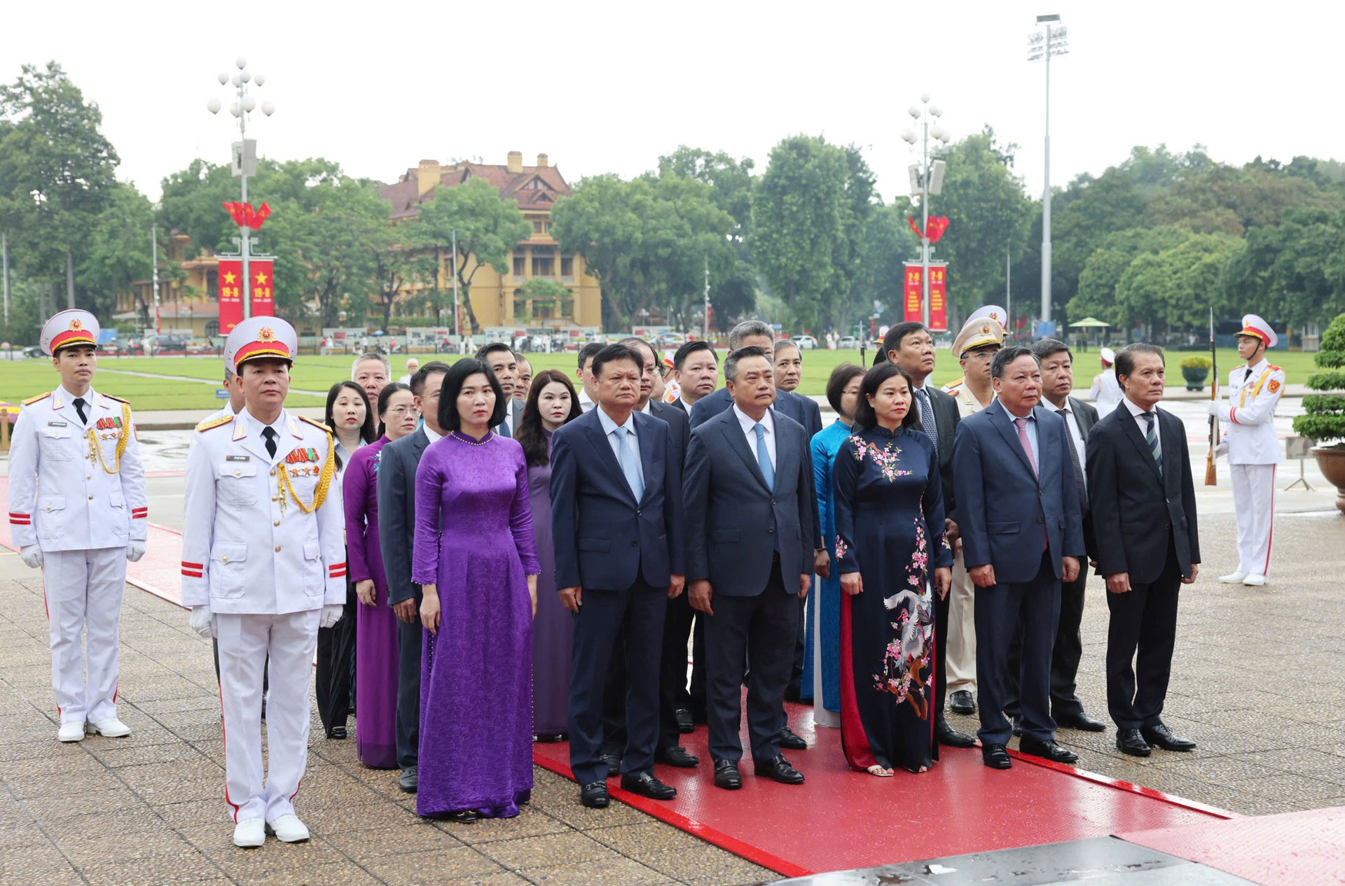 Chùm ảnh: Lãnh đạo Đảng, Nhà nước vào Lăng viếng Chủ tịch Hồ Chí Minh nhân dịp 79 năm Quốc khánh 2/9- Ảnh 5.