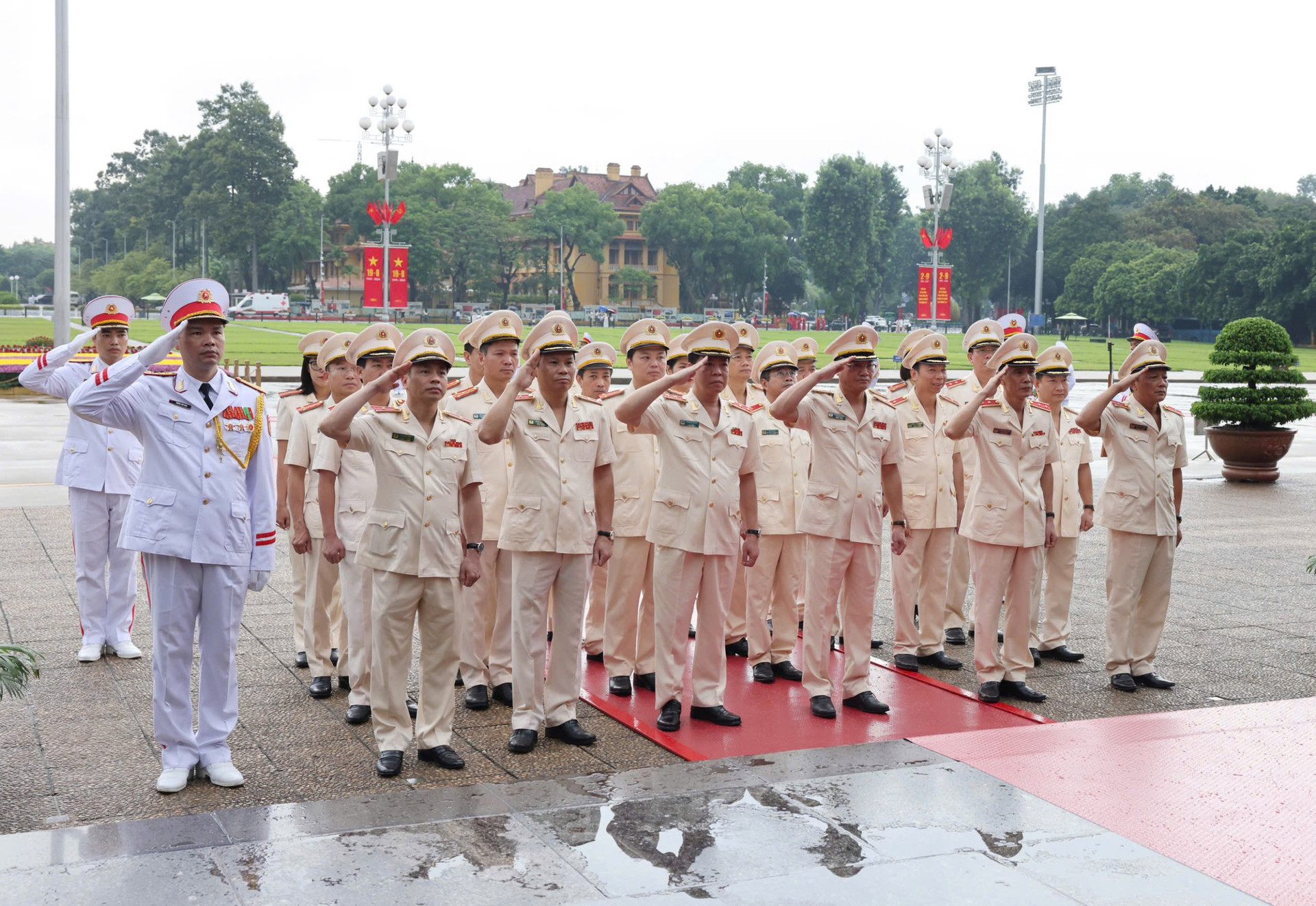 Chùm ảnh: Lãnh đạo Đảng, Nhà nước vào Lăng viếng Chủ tịch Hồ Chí Minh nhân dịp 79 năm Quốc khánh 2/9- Ảnh 4.