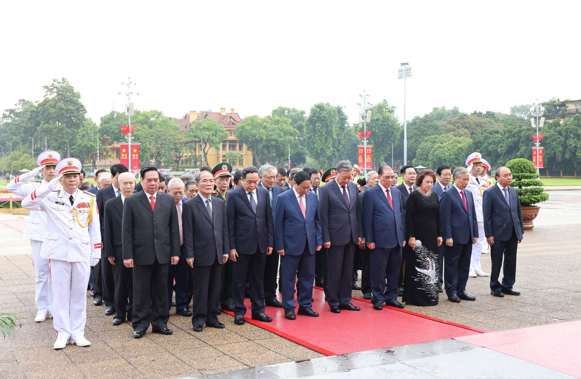 Chùm ảnh: Lãnh đạo Đảng, Nhà nước vào Lăng viếng Chủ tịch Hồ Chí Minh nhân dịp 79 năm Quốc khánh 2/9- Ảnh 2.