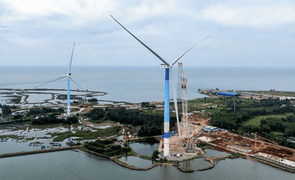 Láng giềng Việt Nam hoàn tất lắp đặt turbine gió ngoài khơi công suất lớn nhất thế giới, đủ cung cấp điện cho 96.000 hộ gia đình trong 1 năm - ảnh 1