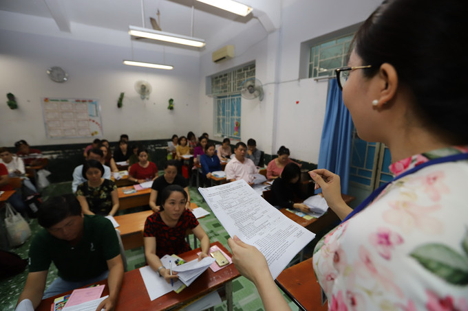 Sở GD&ĐT Hà Nội cũng lưu ý tuyệt đối không được lợi dụng danh nghĩa ban đại diện cha mẹ học sinh để thu các khoản ngoài quy định của Thông tư số 55/2011/TT-BGDĐT (Ảnh: Báo Thanh niên)