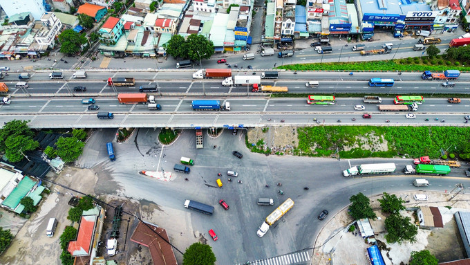 Vào giờ cao điểm, nút giao Sóng Thần và đường An Bình thường xuyên xảy ra tình trạng kẹt xe. Ảnh: Internet