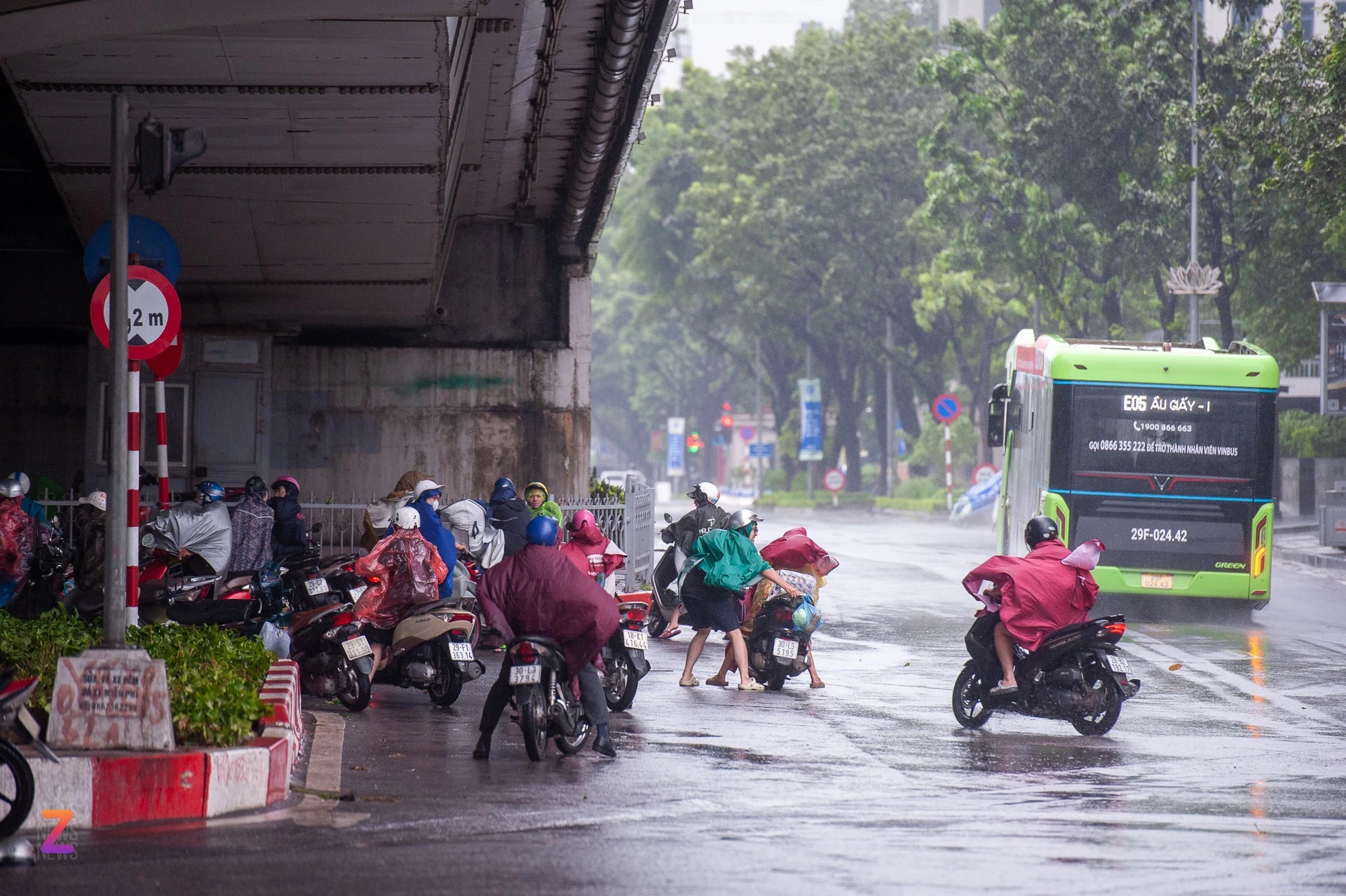 Cập nhật: Siêu bão Yagi quần thảo đất liền, Hà Nội ghi nhận thiệt hại - Ảnh 8