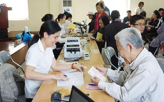 Thừa năm đóng BHXH, người lao động có được nhận lương hưu tối đa khi nghỉ hưu sớm?