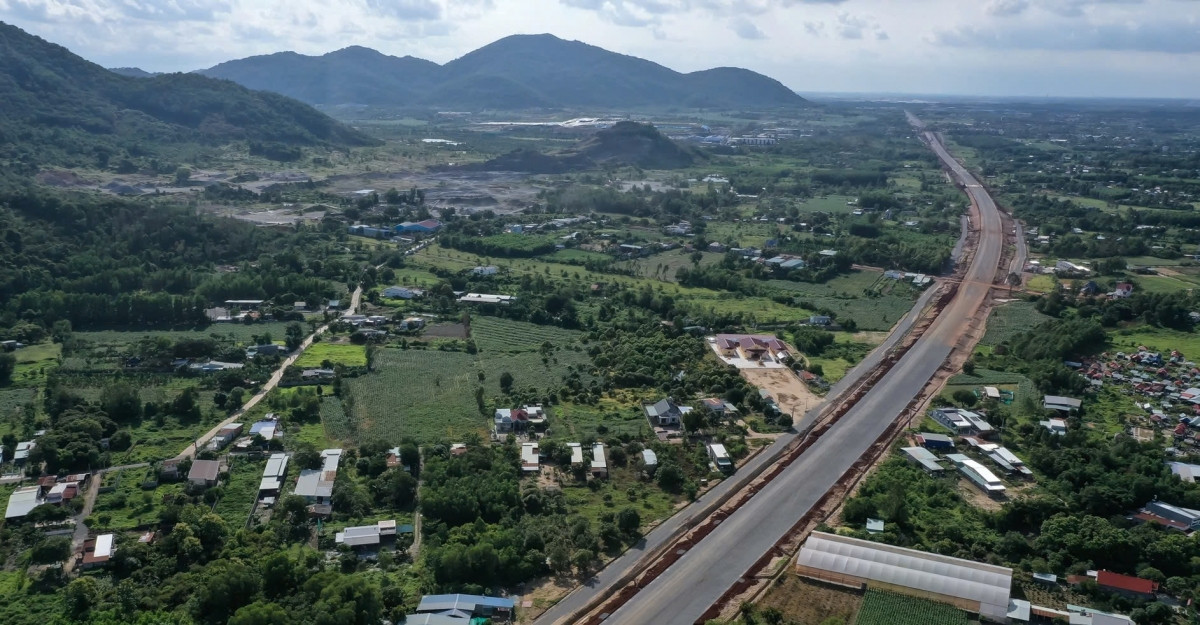 Vietcap: Cổ phiếu của 'trùm' đất Bà Rịa - Vũng Tàu thăng hạng nhờ 'dải lụa' 17.800 tỷ đồng vắt qua một loại dự án