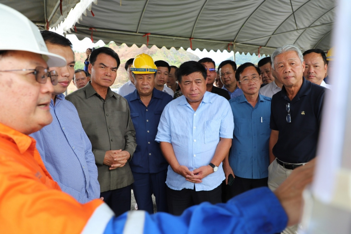 Tìm đường gỡ khó cho siêu dự án nhiệt điện 4 tỷ USD cách biên giới Việt Nam 120km