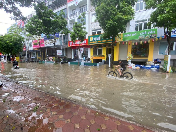 Tình trạng ngập sâu làm ảnh hưởng đến giao thông cũng như đời sống của người dân. Ảnh: Internet