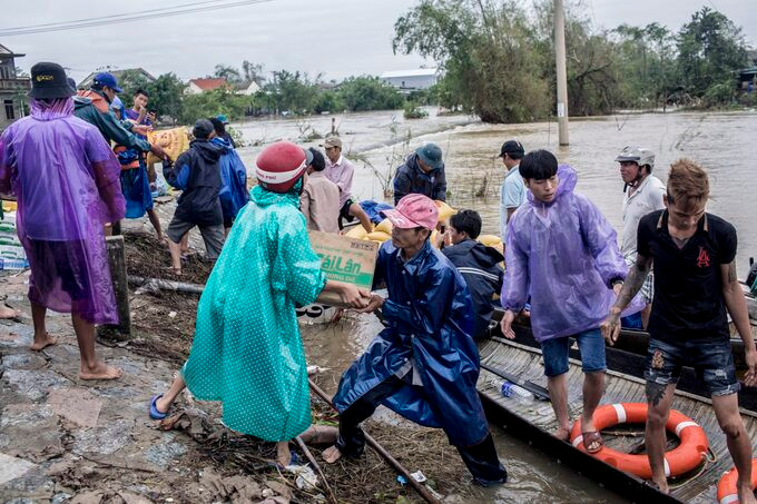 Mưa bão không chỉ làm ô nhiễm môi trường mà còn tạo điều kiện thuận lợi cho vi sinh vật phát triển. Ảnh minh hoạ