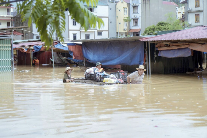 Nguồn nước sinh hoạt của người dân sau mưa bão có nguy cơ ô nhiễm rất cao. Ảnh minh hoạ