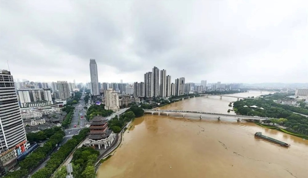 Trung Quốc: Mưa lớn tiếp tục hoành hành gây lũ lớn tại các tỉnh giáp Việt Nam - ảnh 1