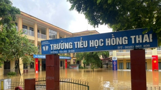 Hàng ngàn trường học khu vực miền núi phía Bắc phải đóng cửa, nhiều nơi mất liên lạc do bão lũ