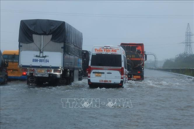 Ngập cả cây số trên tuyến cao tốc Pháp Vân - Cầu Giẽ ảnh 4