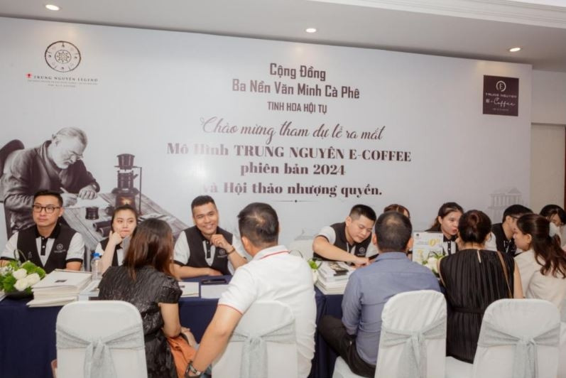 Ông Đặng Lê Nguyên Vũ ra mắt mô hình nhượng quyền Trung Nguyên E-Coffee phiên bản mới, hỗ trợ cửa hàng từ 65 triệu đồng