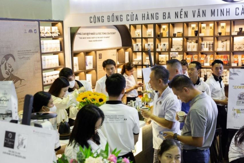 Ông Đặng Lê Nguyên Vũ ra mắt mô hình nhượng quyền Trung Nguyên E-Coffee phiên bản mới, hỗ trợ cửa hàng từ 65 triệu đồng