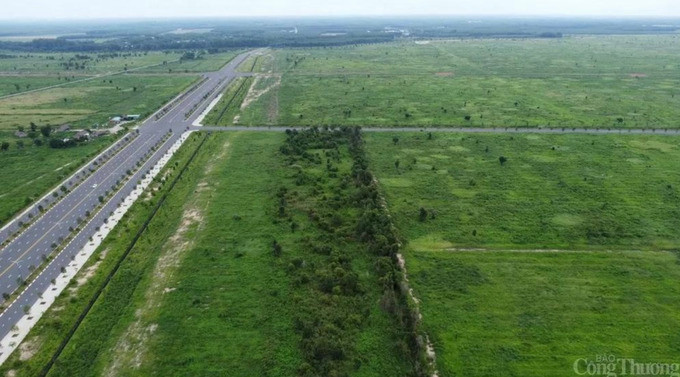 Hàng trăm ha đất trống bằng phẳng hiện đã sẵn sàng để xây dựng Khu công nghiệp Cây Trường. Ảnh: Báo Công Thương