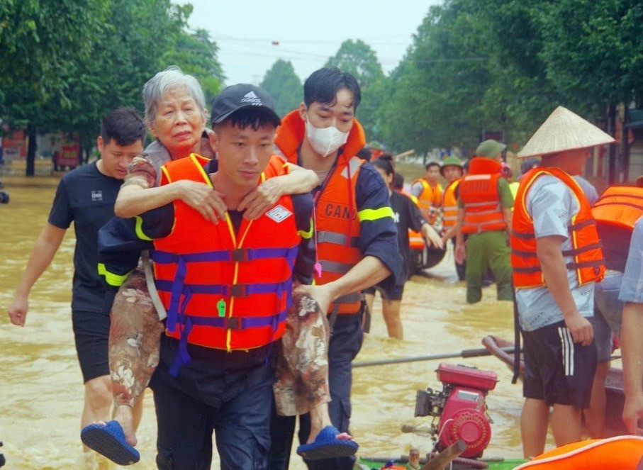 Sơ cứu đúng cách sẽ giúp loại bỏ nha bào uốn ván, từ đó ngăn chặn sự phát triển của các tác nhân gây bệnh (Hình minh họa)