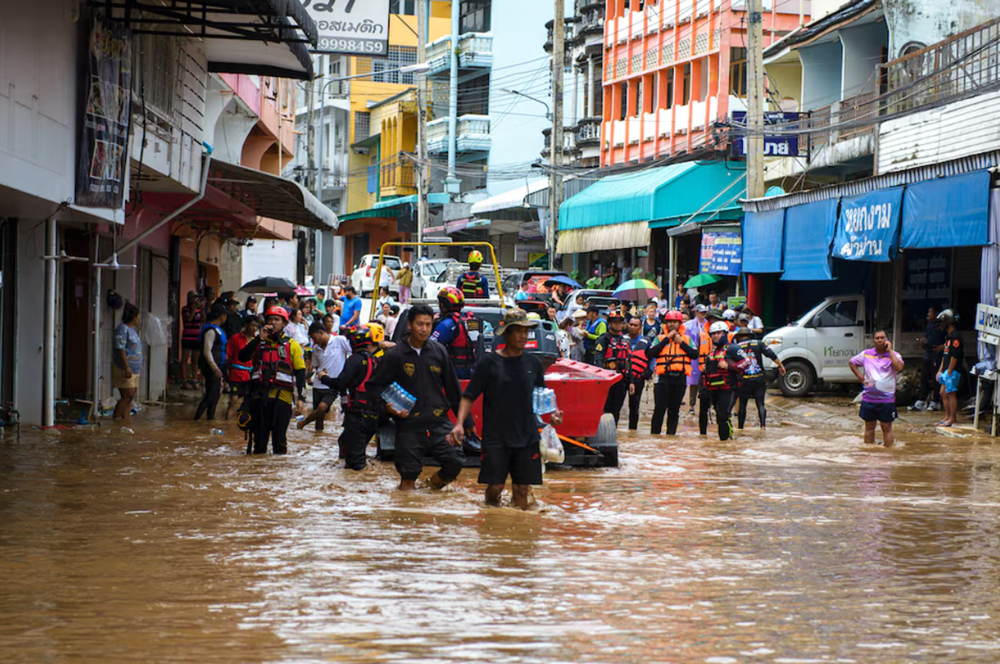 Lũ lụt nghiêm trọng tại Thái Lan và Lào: Mực nước sông Mekong vượt ngưỡng báo động sau siêu bão Yagi, khẩn cấp di dời dân - ảnh 2