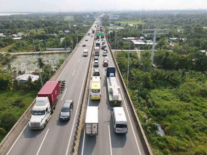 Luật Trật tự, an toàn giao thông đường bộ 2024 quy định hàng loạt quy tắc mới mà người lái xe ô tô buộc phải tuân thủ khi điều khiển xe trên đường cao tốc. Ảnh minh hoạ