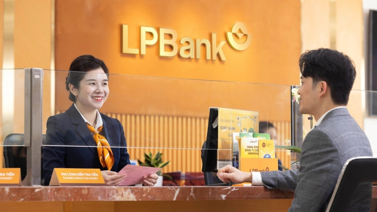 Hơn 63.200 khách hàng LPBank vùng bão lũ được giảm lãi suất cho vay lên tới 2%