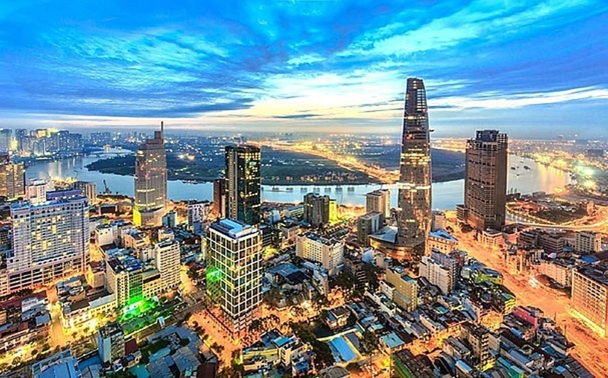 UOB: Kinh tế Việt Nam bứt phá giữa ‘bão’ bất ổn toàn cầu, GDP 2024 sẽ tăng trưởng 5,9%