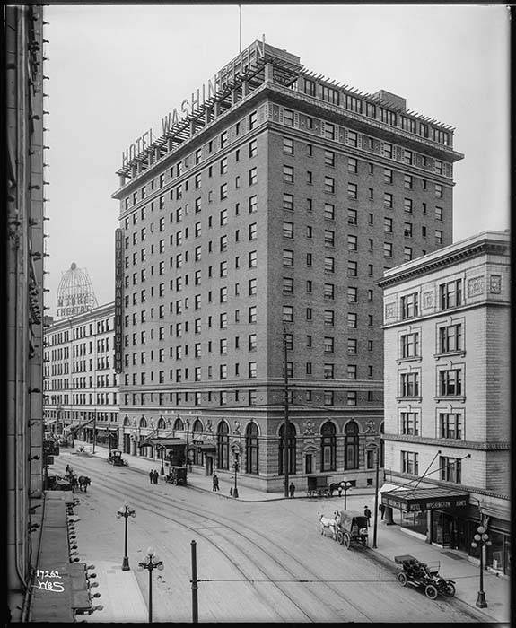 New_Washington_Hotel,_Seattle,_ca_1910_(MOHAI_2461) (1).jpg