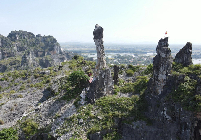 Mục tiêu chính của dự án là áp dụng các giải pháp kỹ thuật nhằm bảo tồn và gia cố di tích Hòn Vọng Phu. Ảnh: Báo Người Lao Động