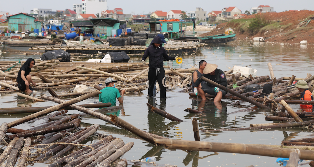 Sức cùng lực kiệt sau bão dữ, chủ lồng oằn vai ‘gánh’ nợ nghìn tỷ