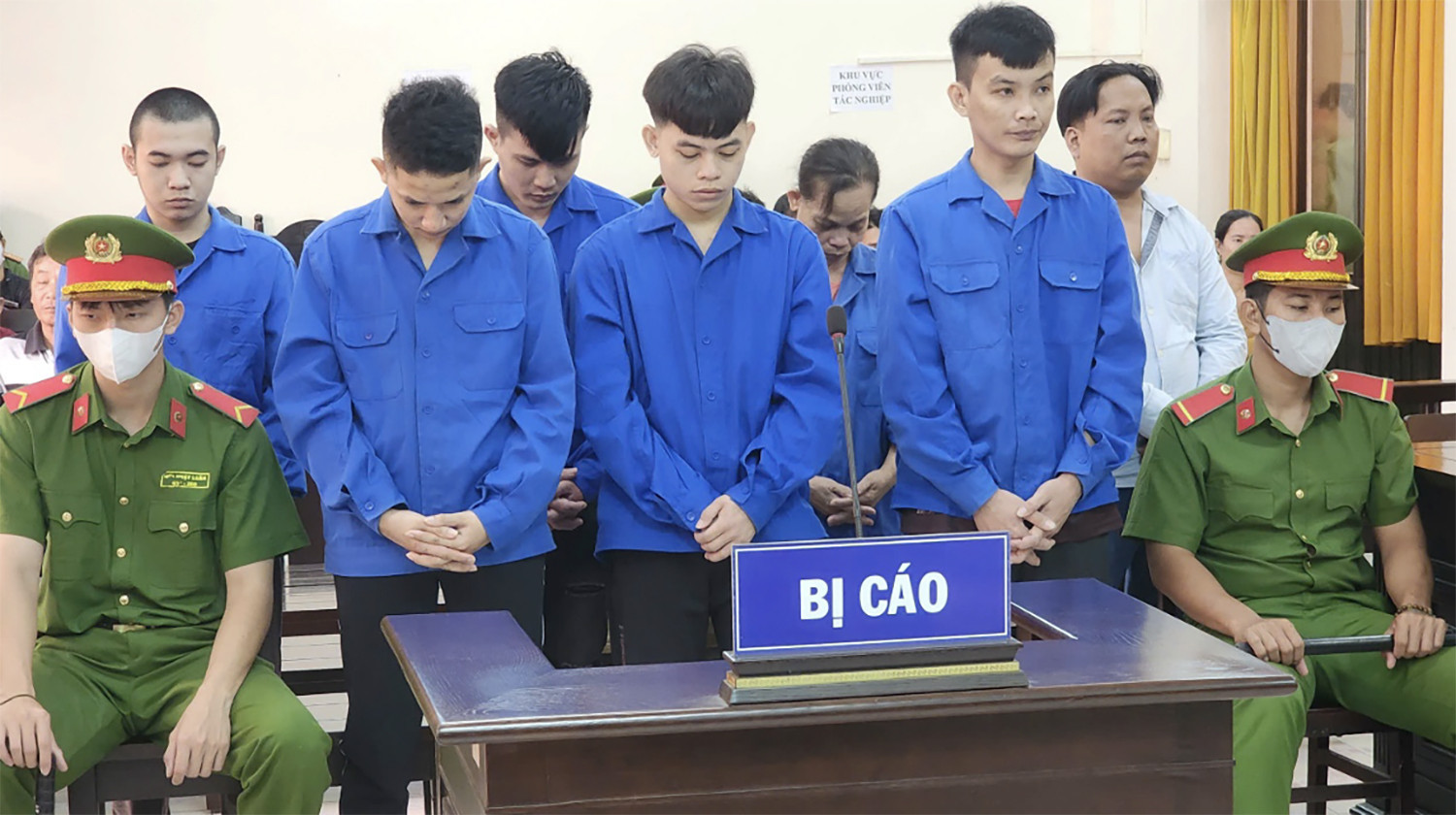 7 bị cáo.jpg