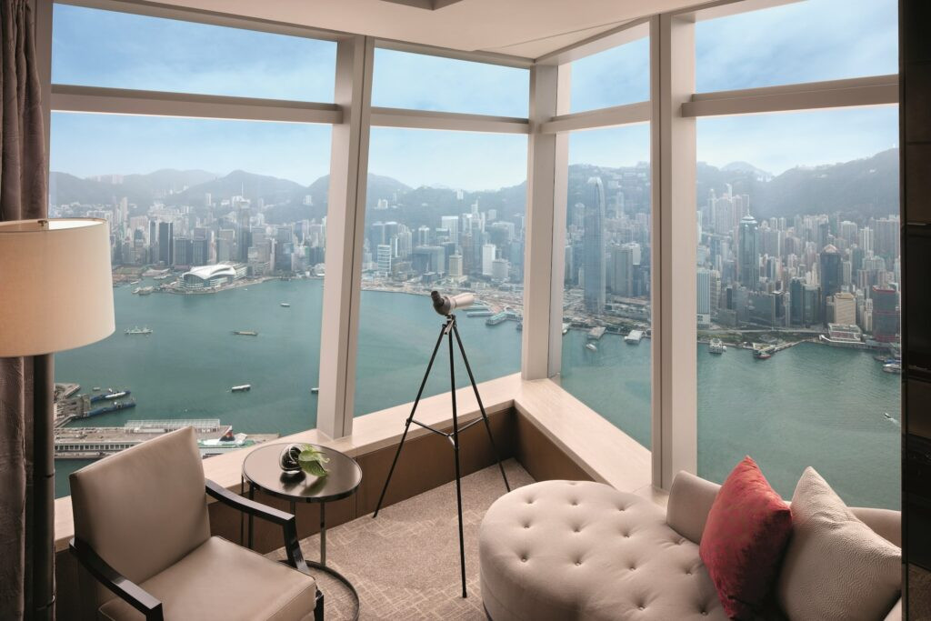 Deluxe Victoria Harbour Suite min 1024x683.jpg