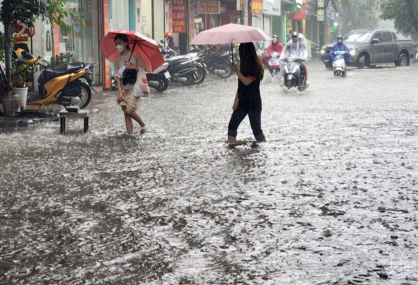 UBND thành phố Hà Nội đã ban hành công điện chỉ đạo các cơ quan chức năng và người dân chủ động ứng phó với bão số 3, nhằm giảm thiểu thiệt hại.