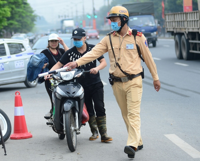 Những lỗi vi phạm bị tước bằng lái xe máy lên đến 24 tháng, thậm chí bị phạt 5 triệu đồng cần biết để tránh. Ảnh: Internet