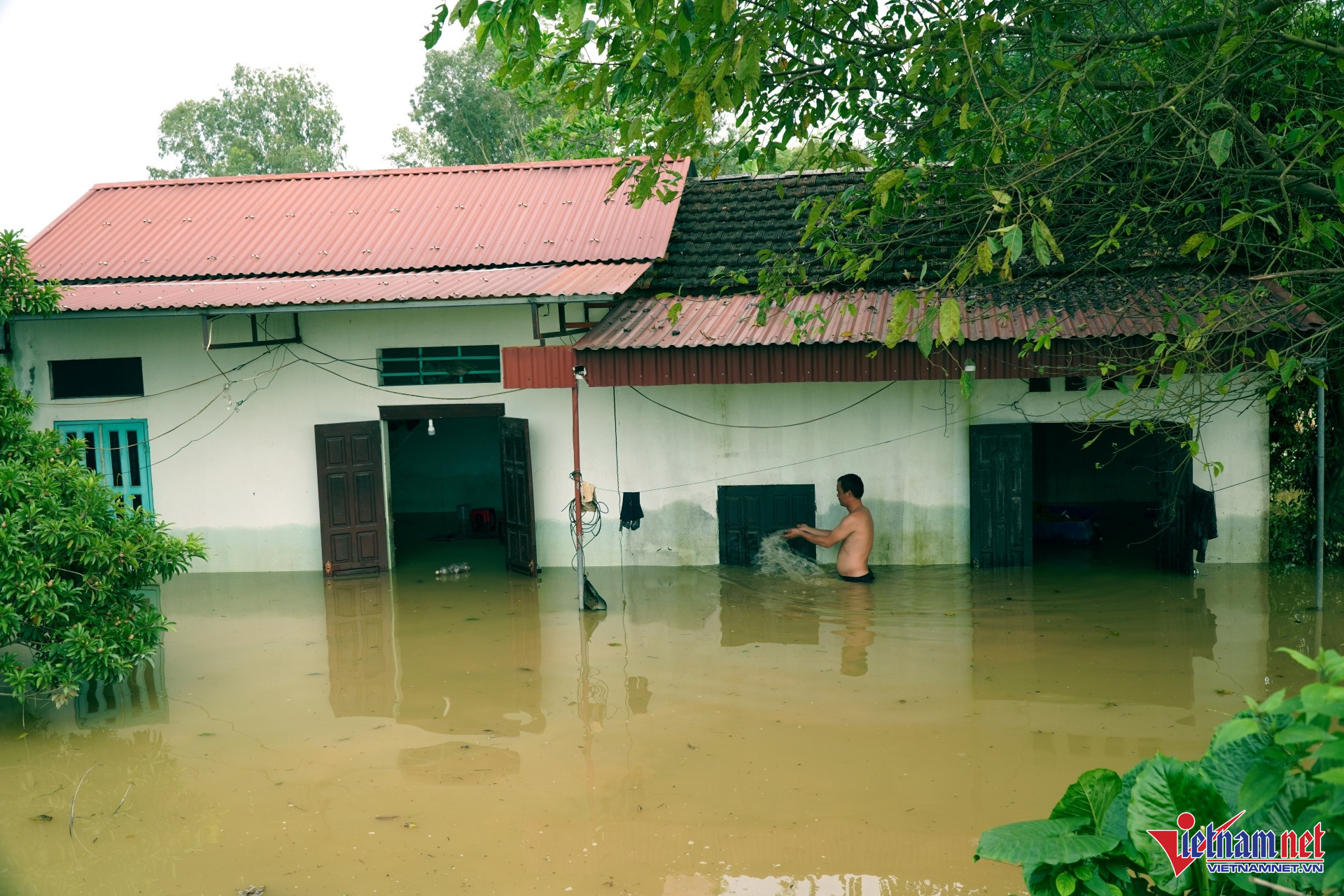 W-a4Hơn 700 ngôi nhà ngập trắng.jpg