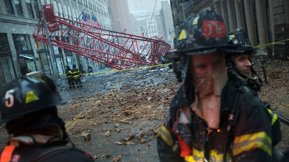 Crane Collapse in Lower Manhattan Kills One Person - The New York Times