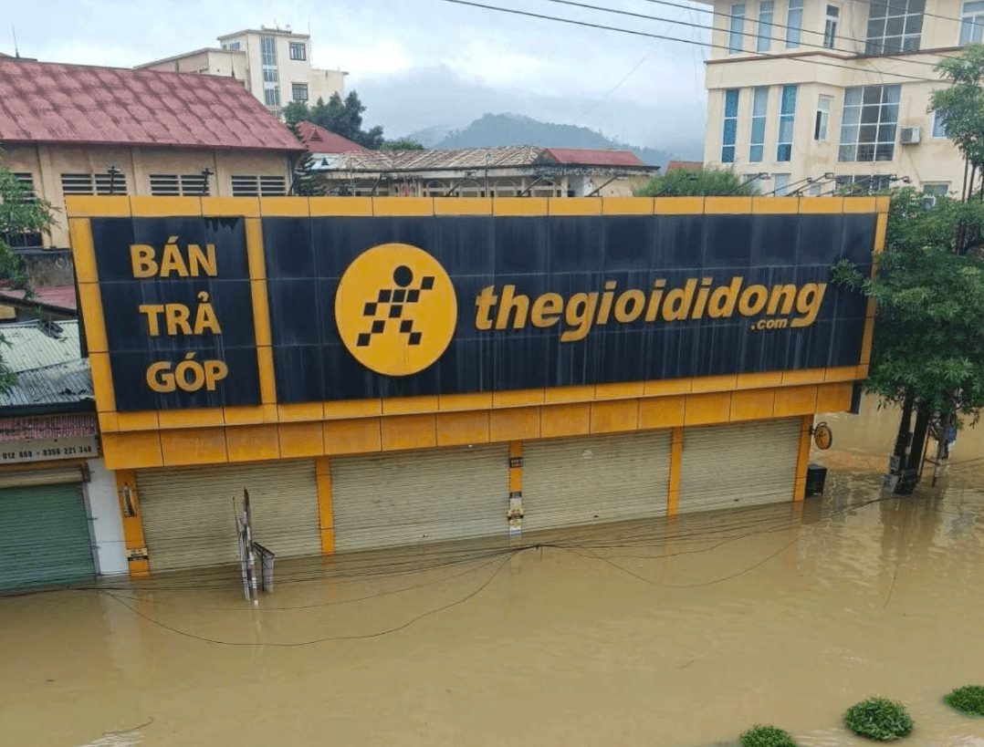 Hàng trăm cửa hàng chìm trong biển nước do bão Yagi, Thế Giới Di Động (MWG) thiệt hại nặng