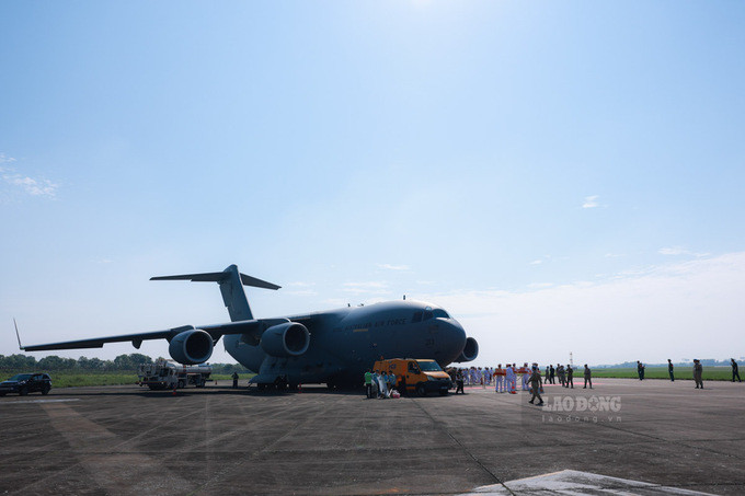 Máy bay siêu vận tải C-17 sẽ chở các chiến sĩ “mũ nồi xanh” Việt Nam lên đường thực hiện nhiệm vụ. Ảnh: Báo Lao Động