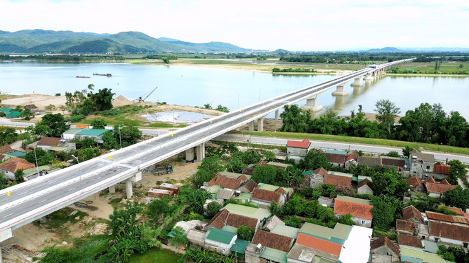 Công trình cầu Hưng Đức, thuộc Dự án cao tốc Bắc - Nam phía Đông, đoạn Diễn Châu (Nghệ An) - Bãi Vọt (Hà Tĩnh) đã hoàn thiện. Ảnh: Xuân Hoàng