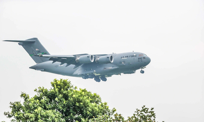 Máy bay vận tải hạng nặng Boeing C-17 Globemaster hạ cánh Sân bay quốc tế Nội Bài sáng 3/9/2023. Ảnh: Nguyễn Khánh