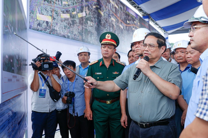 Thủ tướng Chính phủ Phạm Minh Chính trong chuyến thị sát thứ 4 tại Dự án Cảng hàng không quốc tế Long Thành. Ảnh: Báo Giao Thông