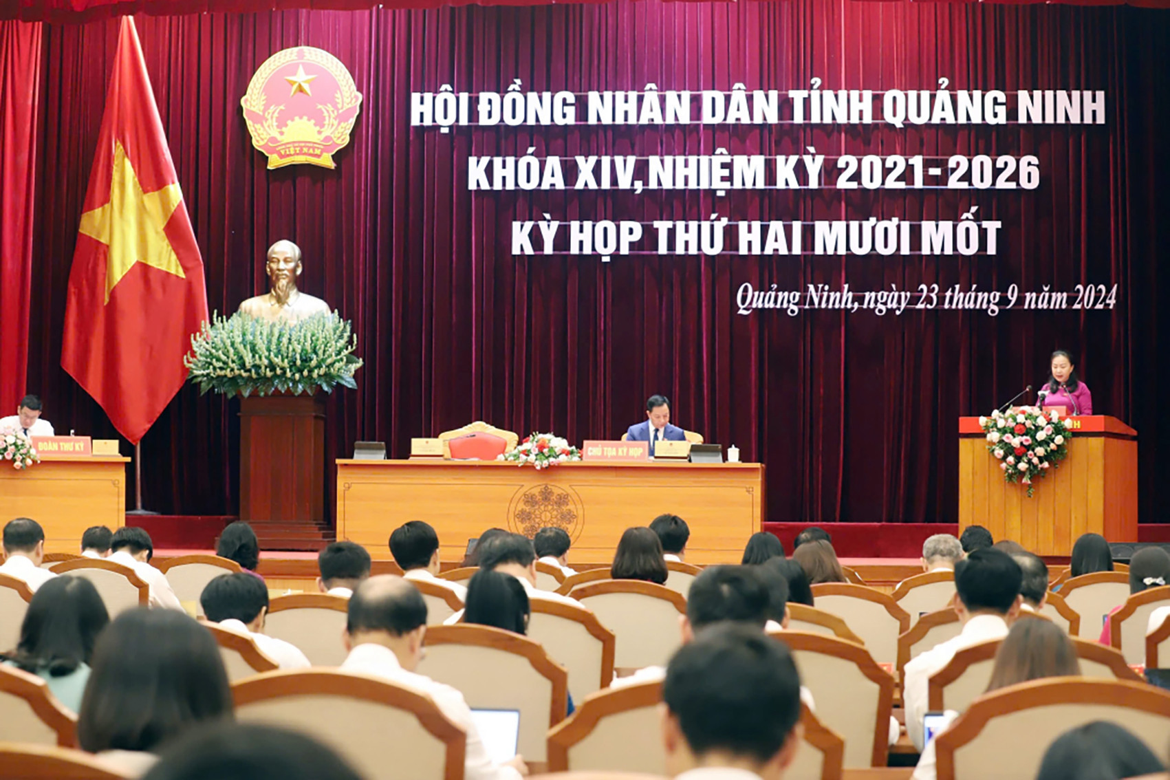 Quang cảnh Kỳ họp.jpg