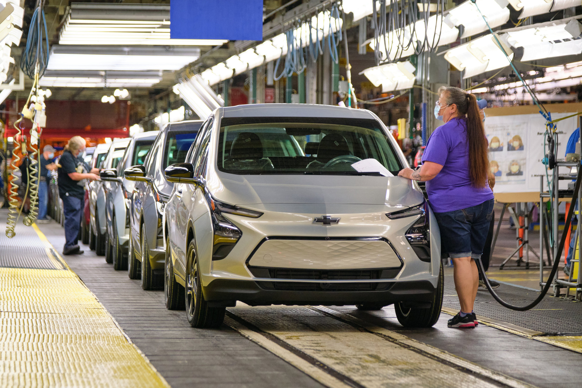 2022 chevrolet bolt euv and ev production starts 100791789 h.jpg