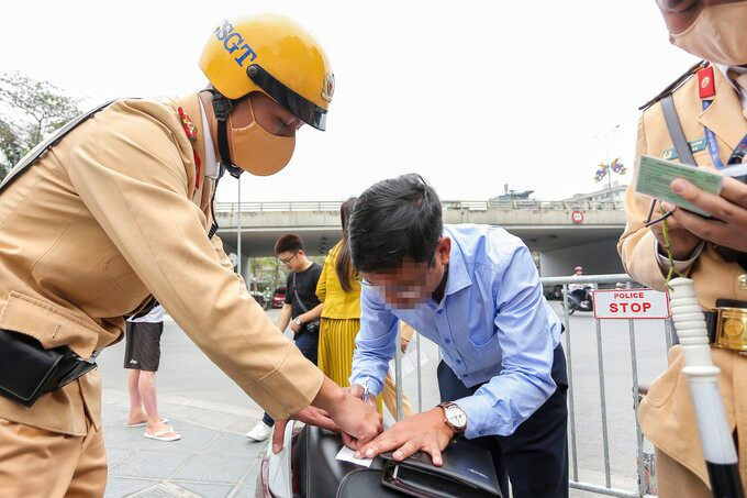 Bộ Công an nhanh chóng hoàn thiện cơ sở để kiểm tra kiến thức người bị trừ hết điểm giấy phép lái xe. Ảnh minh họa